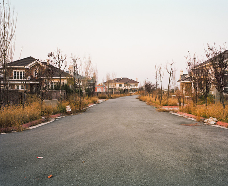 Illustration for article titled China's brand-new abandoned cities could be dystopian movie sets
